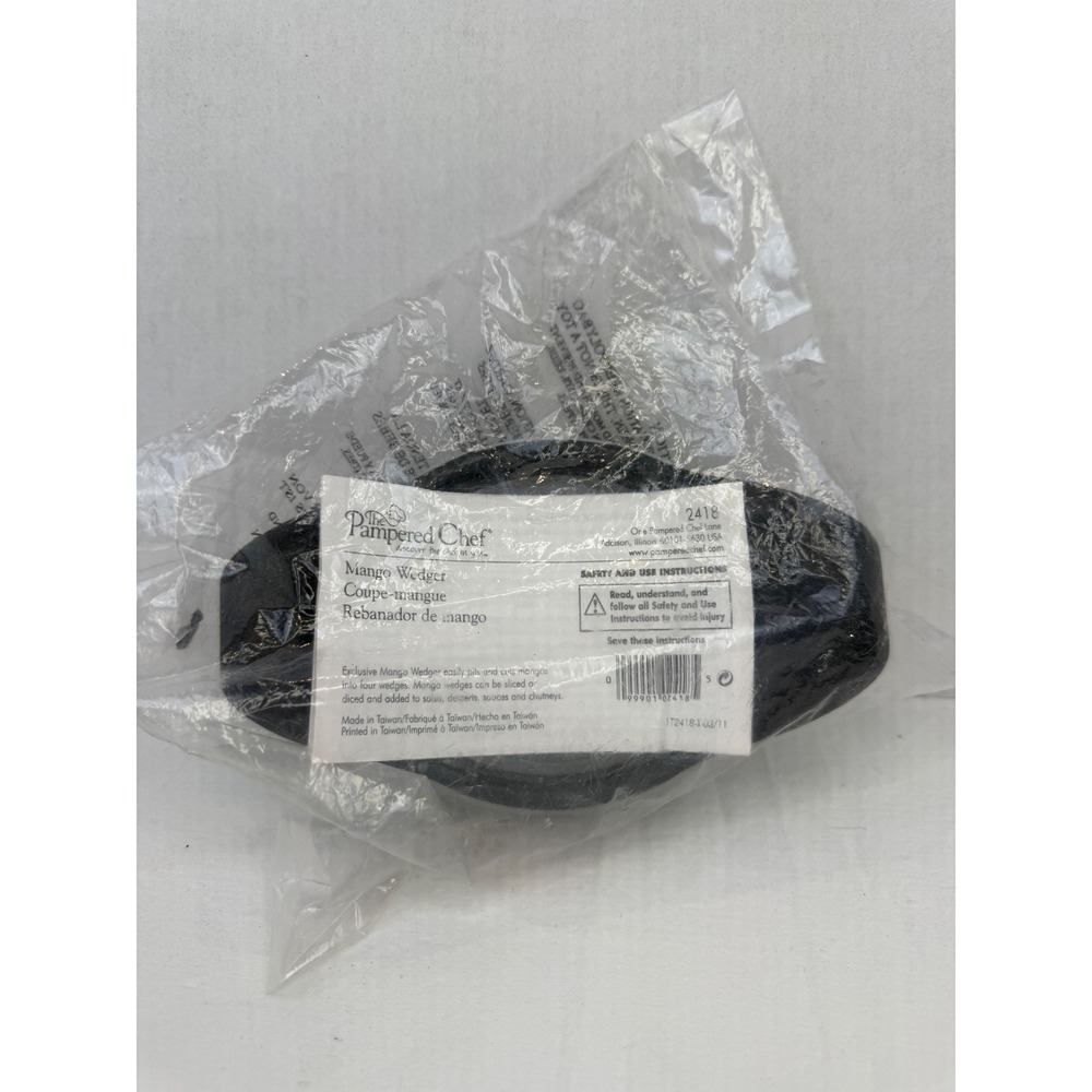 Pampered Chef Mango Wedger 2418 Black Kitchen Slicer Pitter Tool New Sealed